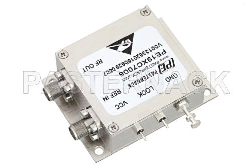 1 GHz Phase Locked Oscillator, 100 MHz External Ref., Phase Noise -110 dBc/Hz, SMA