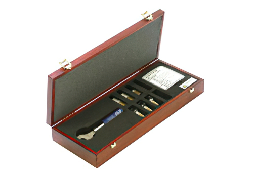 N Calibration Kit Including Short Circuit, Open Circuit, Load and Thru Components Operating From DC to 18 GHz